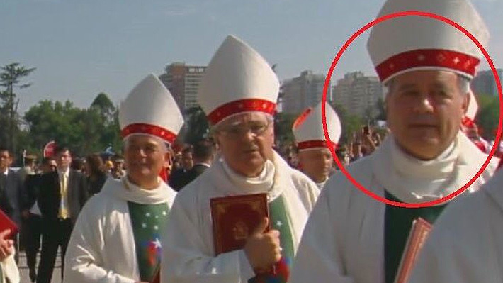 Perdón del Papa por abusos genera críticas ante presencia de obispo Barros en misa del Parque O´Higgins