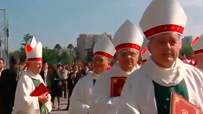 Obispo Barros llega a Maquehue y asegura que "cooficiará" la misa junto al Papa Francisco