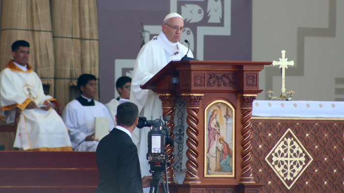 Papa Francisco llama a luchar contra la "plaga" del femicidio en América Latina