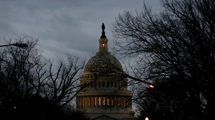 Postergan votación clave en el Senado de EE.UU. y se alarga el "cierre de gobierno"