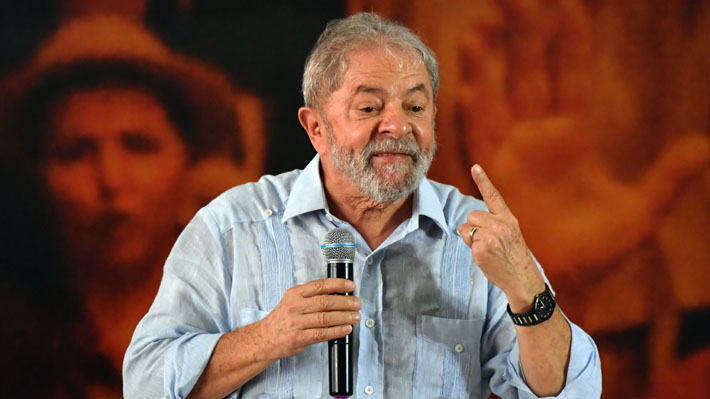 Lula da Silva entrega su pasaporte después de que la Justicia le prohibiera salir de Brasil