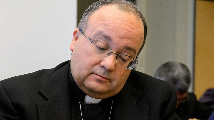Francisco envía a Chile a arzobispo de Malta para reunirse con víctimas que acusan a Barros de encubrimiento