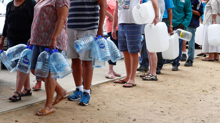 Ciudad del Cabo sin agua: Chilenos en Sudáfrica relatan cómo se preparan para el "día cero"