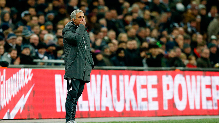 Mourinho elogió a Alexis pese a la derrota del United y explicó sus movimientos en la cancha
