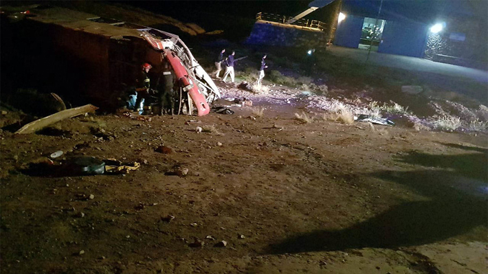 En tiempo real: Accidente de bus en Argentina deja tres menores chilenos muertos y 10 heridos graves