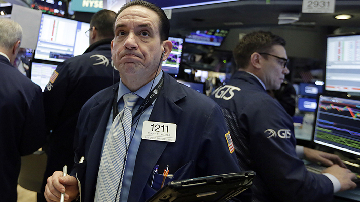 Pánico bursátil en Wall Street: Índice Dow Jones registra su peor caída en puntos de la historia