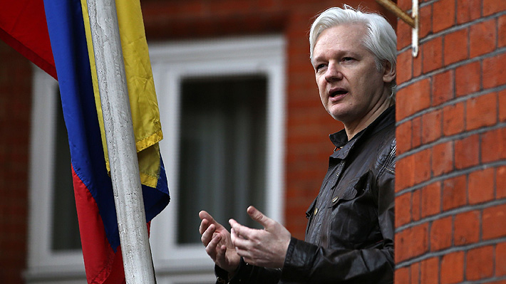 Justicia británica mantiene activa la orden de detención contra Julian Assange