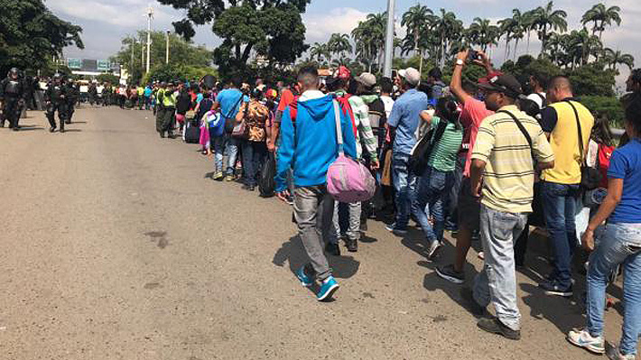 Tensión en la frontera entre Colombia y Venezuela por nuevos controles de acceso