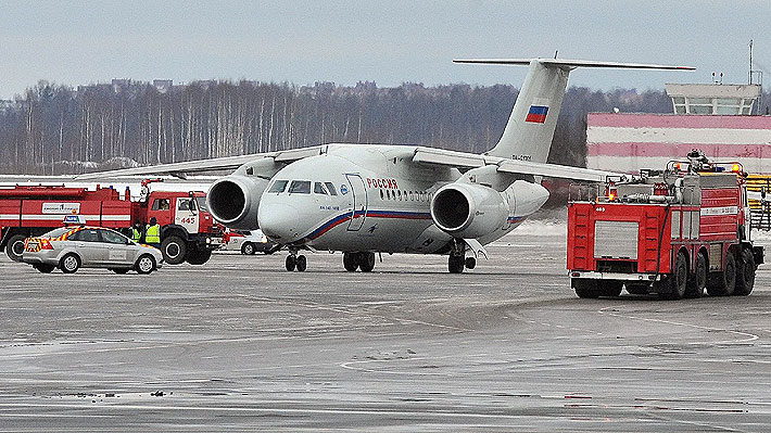 Un avión con 71 personas a bordo se estrella fuera de Moscú