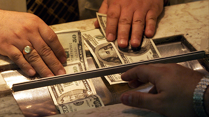 ¿Llegará a los $550?: Analistas hacen sus proyecciones ante la constante caída del dólar