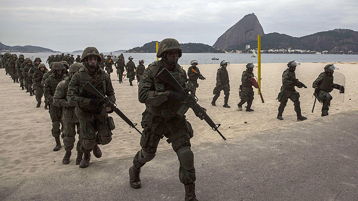 Temer entrega al Ejército la seguridad de Río de Janeiro: "El crimen organizado casi tomó el control"