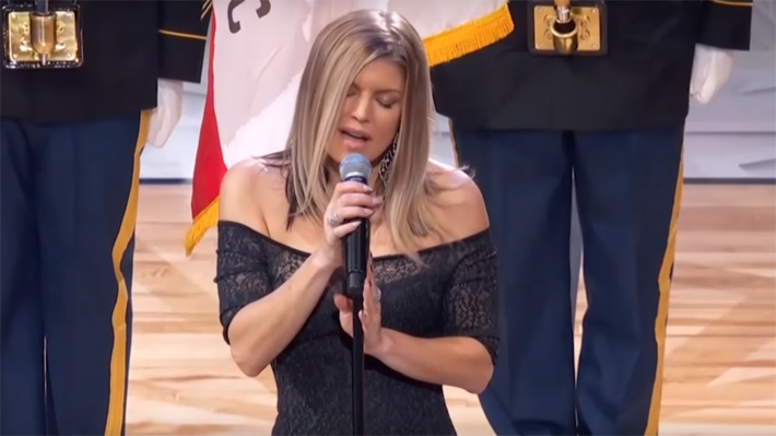 Opiniones divididas genera la versión "sexy" de Fergie del himno de los Estados Unidos en el Juego de las Estrellas