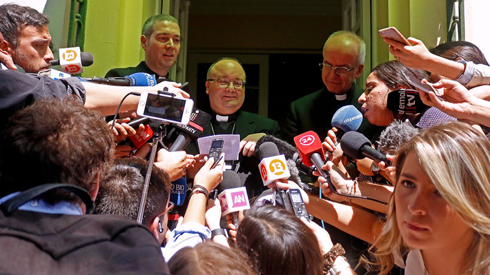 Caso Barros: Scicluna agradece testimonios e Iglesia detalla que no se entregará "ni número ni nombres" de denunciantes