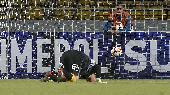 Eduardo Lobos vuelve a sufrir en el arco de Everton: Mira el grosero error del portero que permitió el empate de Caracas