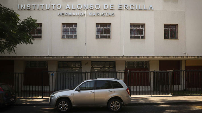 Denunciantes de Maristas acusan a actual rector del Instituto Alonso de Ercilla de ser "cómplice" de abusos sexuales