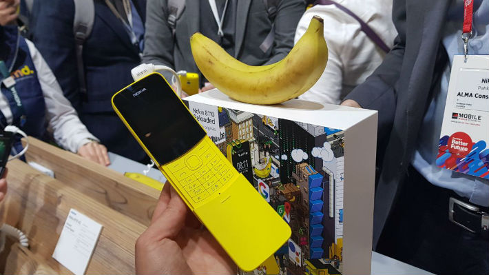 MWC: Nokia regresa con el 8110, el "Banana Phone" de Matrix con redes 4G y en color amarillo