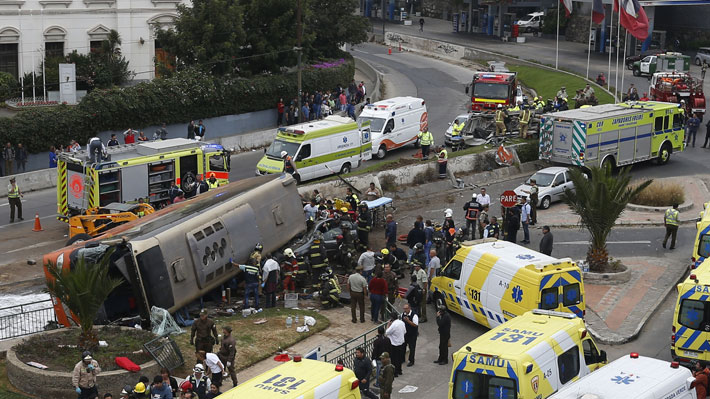 Niño de 8 años y auxiliar de bus entre los heridos graves del accidente en Valparaíso