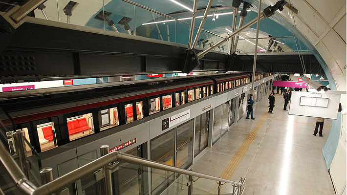Metro de Santiago presenta nueva falla en Línea 6 que obliga a cerrar combinación en Los Leones