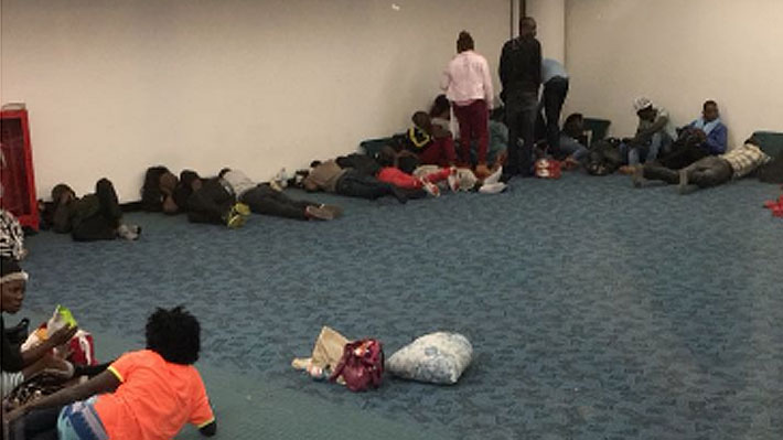 PDI reembarca a los casi 100 haitianos que estaban retenidos en el Aeropuerto Internacional