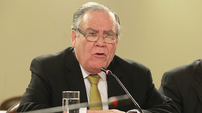 Ministro Campos defiende designación de ex fiscal de caso Caval como notario