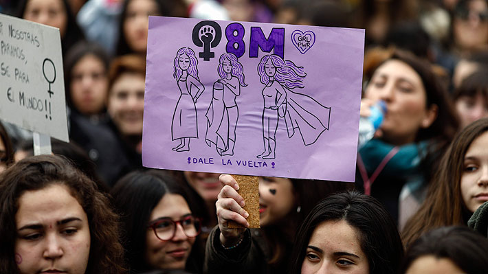 Igualdad de sueldos, movimientos contra el acoso, no más "grid girls": Las luchas femeninas que marcaron el último año