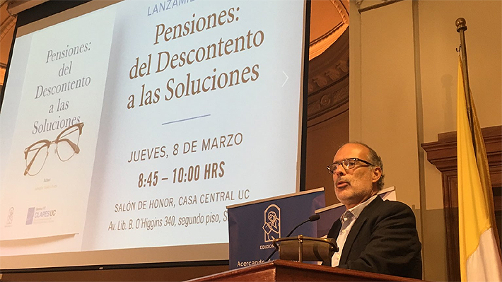 Ex ministro Valdés vuelve al debate público con crítica a propuesta de pensiones de Piñera