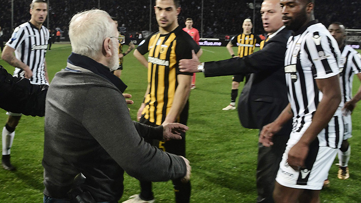 "Soy un rehén...": La llamativa justificación del presidente del PAOK que amenazó a un árbitro con una pistola