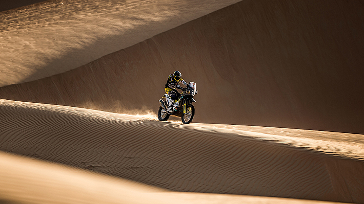 Pablo Quintanilla tuvo una mala jornada y perdió el liderato en la general del Rally de Abu Dhabi