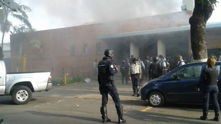 Gobierno venezolano pide a Ministerio Público que inicie investigación por incendio en comisaría que dejó 68 muertos