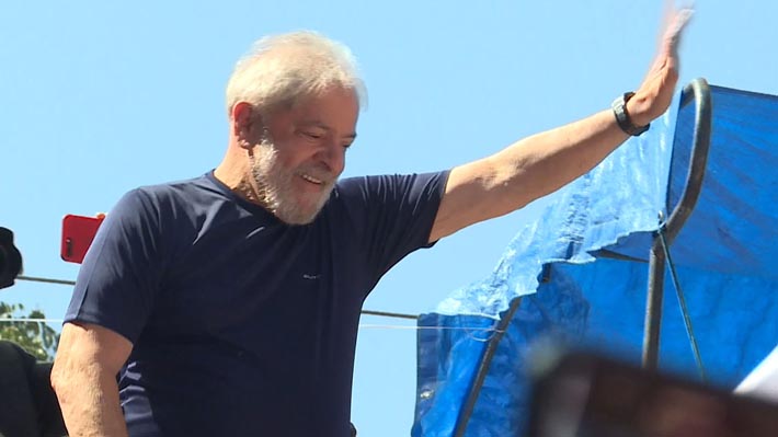 Lula abandona sindicato para participar en misa: Dirigentes del PT aseguran que se entregará a la justicia