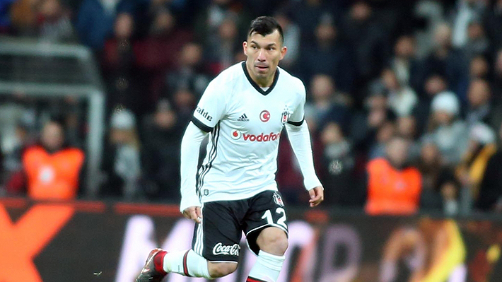 Mira el golazo de fuera del área que anotó Gary Medel en el triunfo del Besiktas