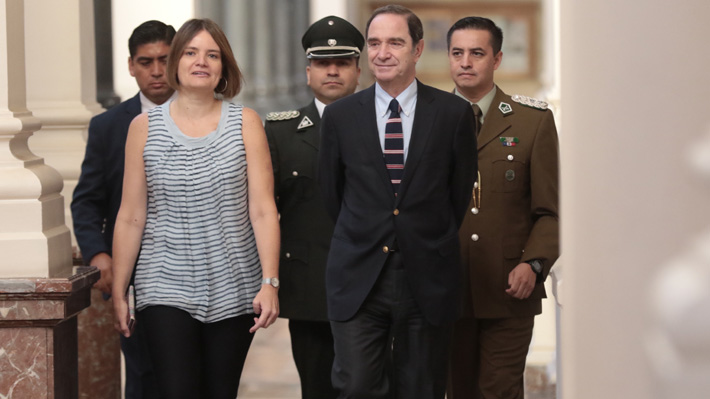 Opinión personal expresada en forma privada: Ministro Larraín ahondó en polémica por "jueces de izquierda"