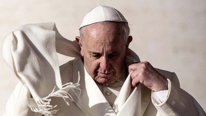 Papa envía carta sin resolución sobre caso Barros y convoca a Roma a obispos chilenos