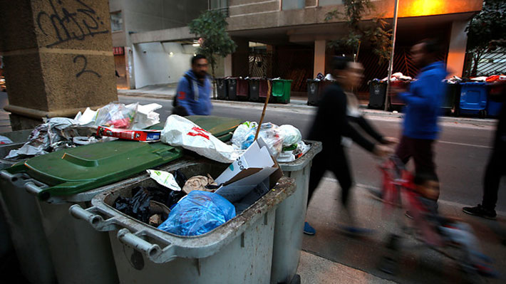 Municipalidad de Santiago activa plan de contingencia por paro de la basura en jornada de marcha