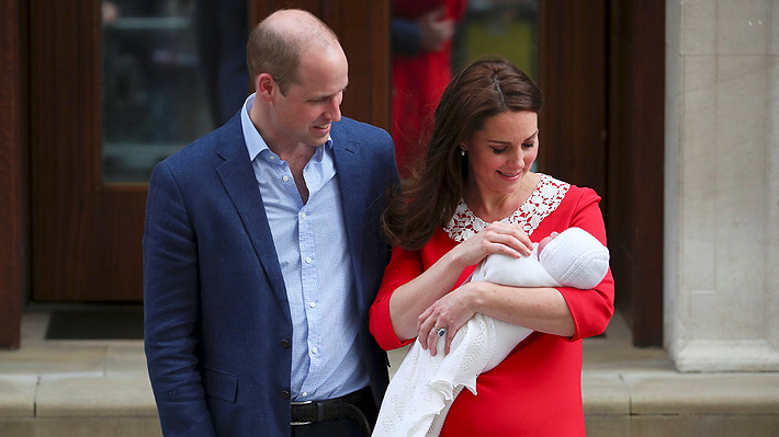 William y Kate hacen su primera aparición pública junto a su hijo recién nacido