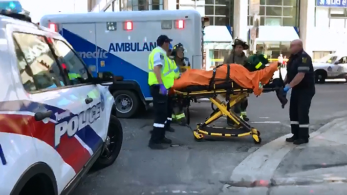 Una camioneta embiste a una decena de peatones en Toronto: chofer ya fue detenido