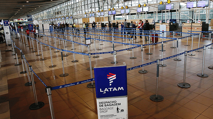 Latam extiende medidas de reprogramación o cancelación de vuelos hasta el 2 de mayo