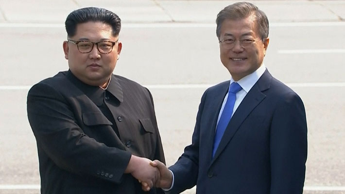 Kim Jong-un y Moon Jae-in dan inicio a histórica cumbre entre ambas Coreas