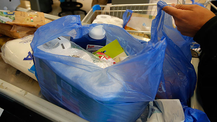 Gobierno anuncia envío de indicación para prohibir las bolsas plásticas en todo el comercio