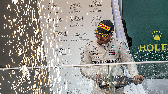F-1: Hamilton aprovecha un pinchazo de Bottas y gana el Gran Premio de Azerbaiyán