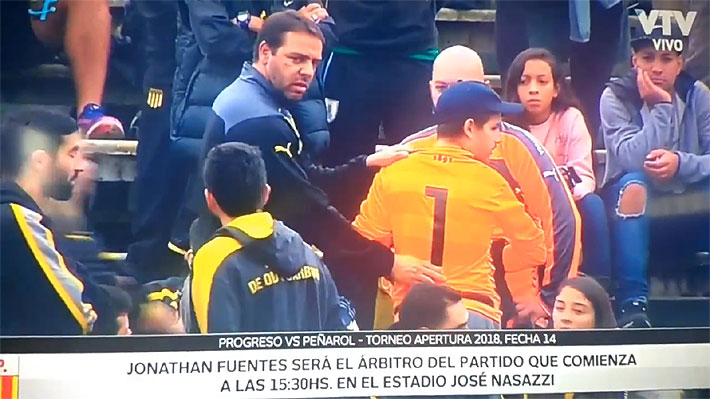 Dirigentes de Peñarol pidieron una camiseta a un hincha para que la usara el arquero del equipo