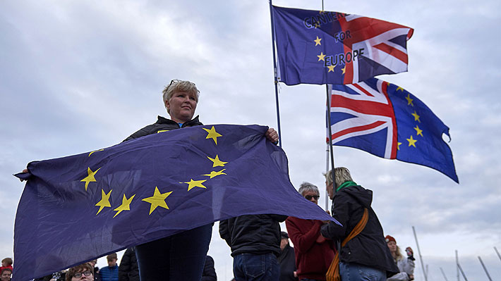 UE advierte que negociación del Brexit corre "riesgo" por tema de Irlanda