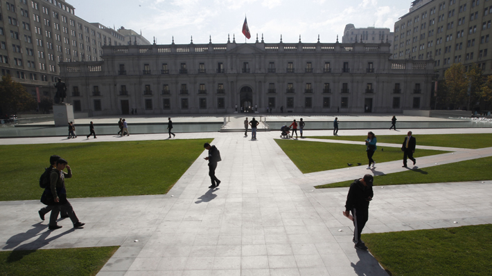 Fin de las vallas papales en La Moneda: Las manifestaciones que obligaron a cercar el palacio de Gobierno