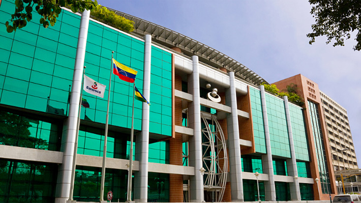Tras detener a ejecutivos, gobierno de Maduro interviene por 90 días principal banco privado de Venezuela