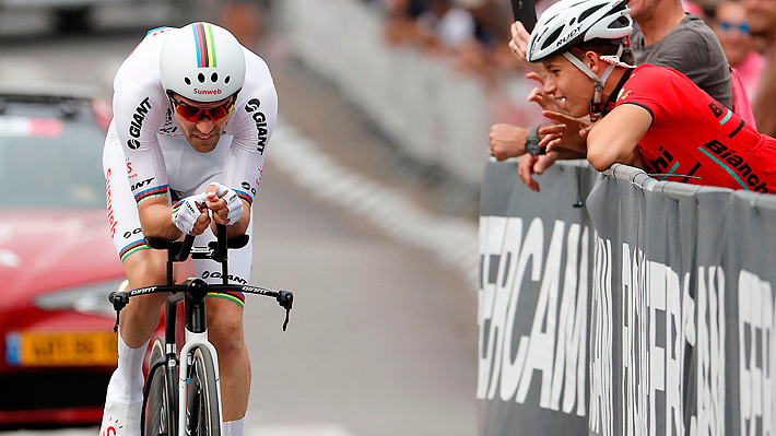 Dumoulin comienza "en pie de guerra" la defensa de su título en el Giro de Italia y se queda con la primera etapa