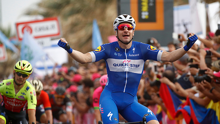 El ciclista italiano Elia Viviani repite triunfo en tercera etapa del Giro de Italia