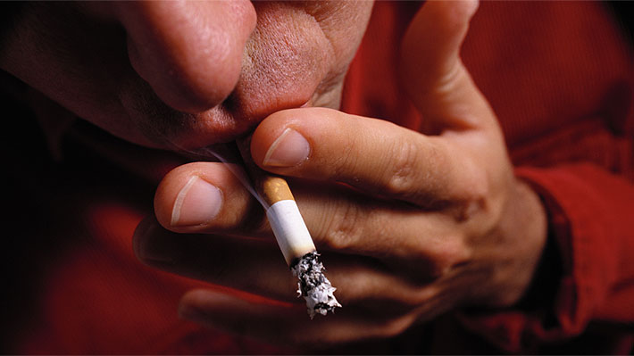 Impactantes videos muestran cómo funcionan los pulmones de una persona sana y los de un fumador