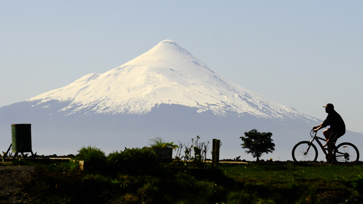 Sernageomin decreta alerta amarilla por aumento de actividad en volcán Osorno