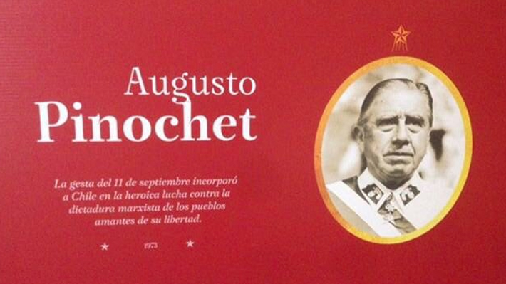 Ministra de las Culturas pide la renuncia del director del Museo Histórico Nacional por incluir imagen de Pinochet en una muestra