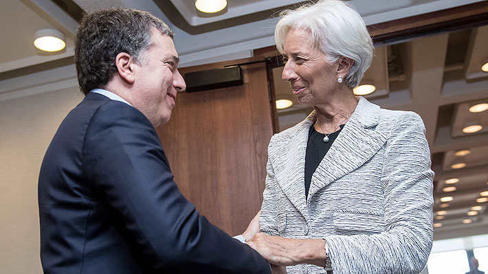 FMI y Argentina inician negociaciones por ayuda financiera y EE.UU. reitera "rotundo respaldo" a las reformas de Macri